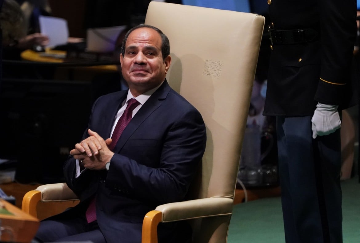 Doppio Egitto: al-Sisi invita a cena le opposizioni e grazia 13 agenti torturatori