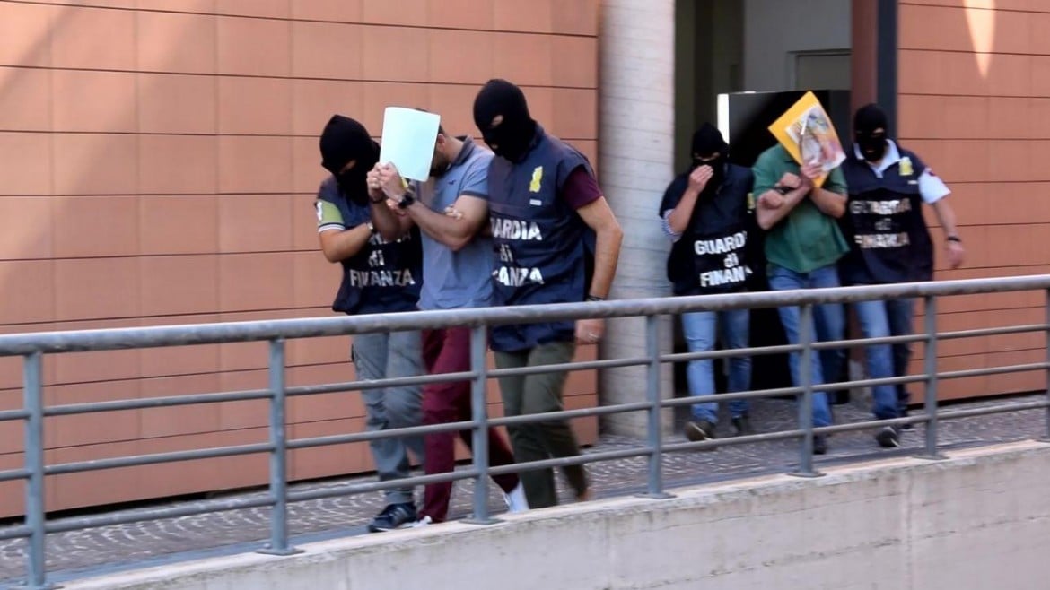 Abruzzo, 10 arresti per terrorismo