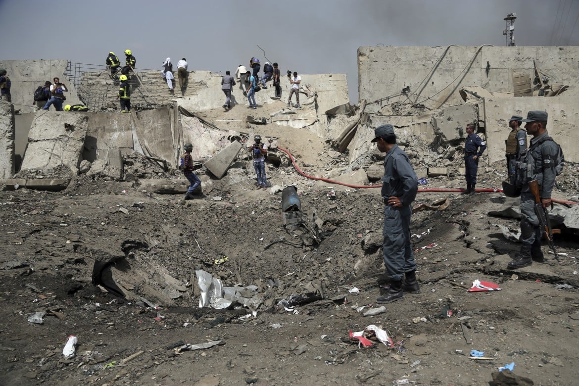 L’inviato Usa: «Pace fatta». Ma a Kabul la strage continua