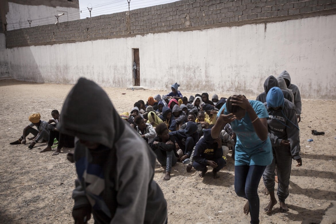 L’Ue all’Italia: «Hotspot, un piano per la Libia? Mancano le condizioni»