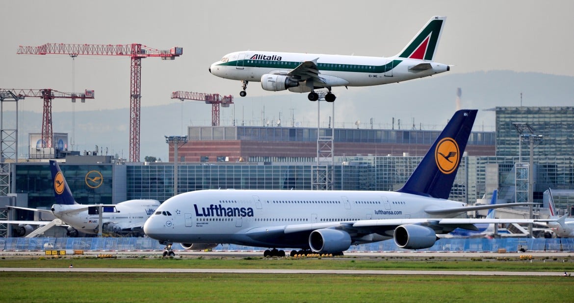 Svolta Alitalia: ristrutturazione e spezzatino, come chiede Lutfhansa