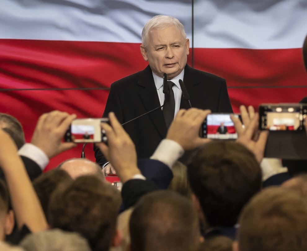 Polonia, il partito di Kaczynski cresce e riconquista la maggioranza assoluta