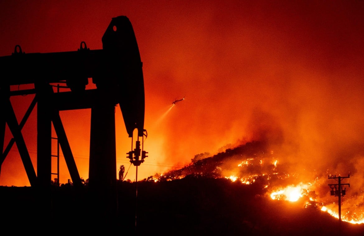 Petrolio e incendi, doppia emergenza Usa