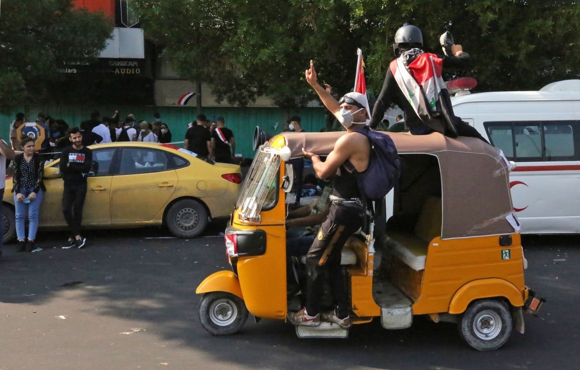 La rivoluzione arriva in tuk tuk: il taxi dei poveri è l’eroe di Baghdad