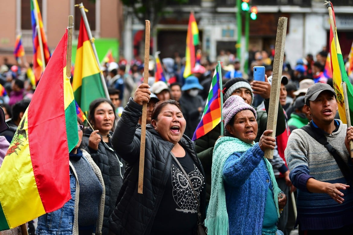 Bolivia, nel parlamento deserto Jeanine Añez conclude il golpe