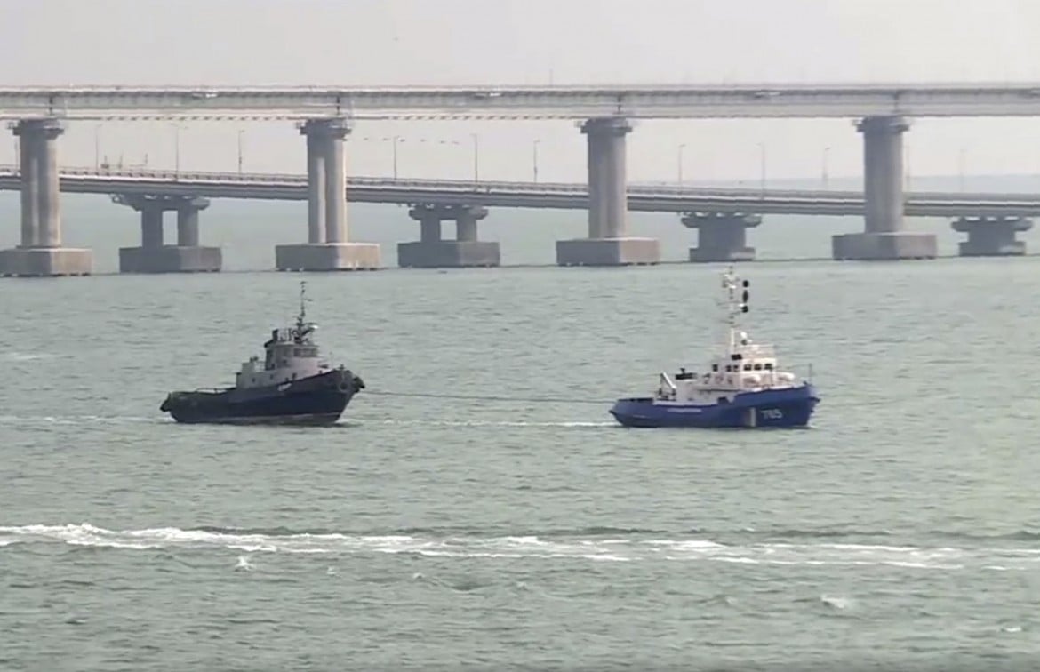 Mosca restituisce a Kiev  le navi sequestrate a Kerch