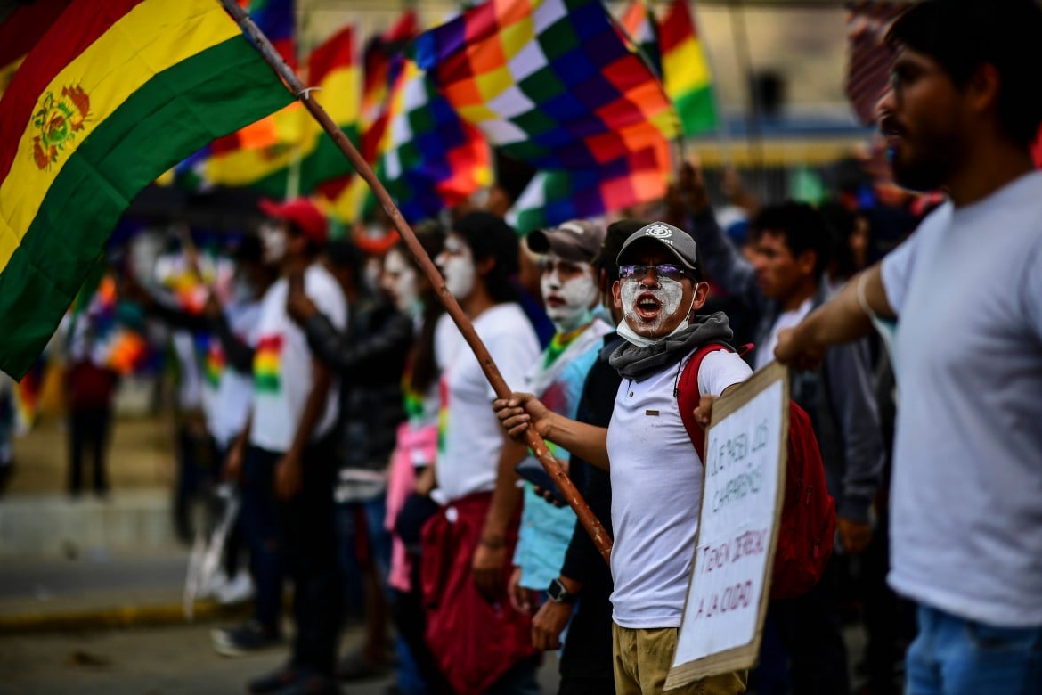 Bolivia, «blocchi» contro i golpisti. Morales: «Tornerò»
