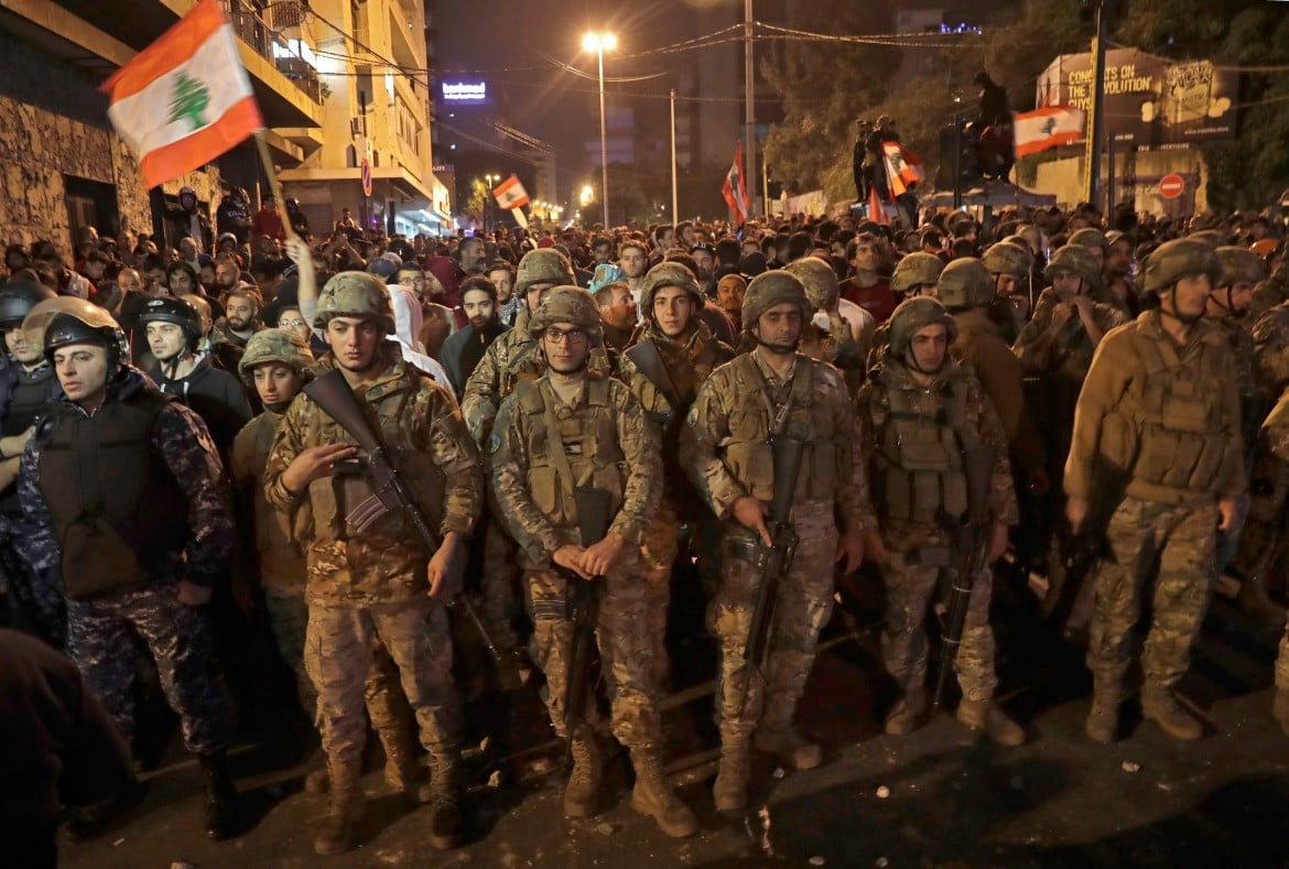Il Libano due mesi dopo, scontri nelle strade di Beirut e stallo politico