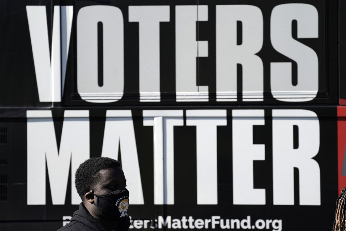 In Usa seggi chiusi, comincia la battaglia voto per voto