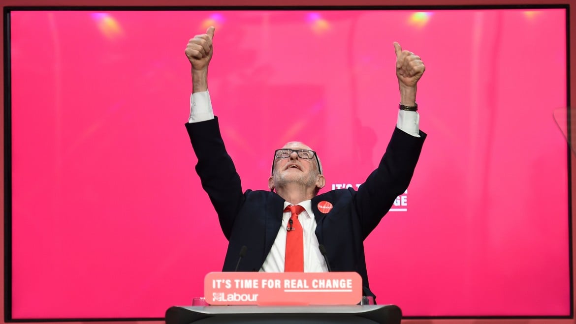 Manifesto Labour, il compagno Corbyn punta sul rosso