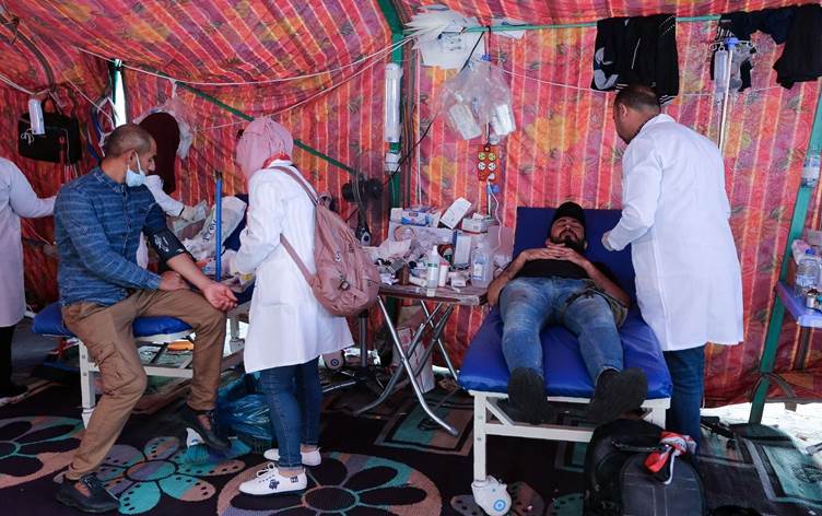 Sangue a Baghdad: 4 uccisi. Hrw: «Spari sui medici»