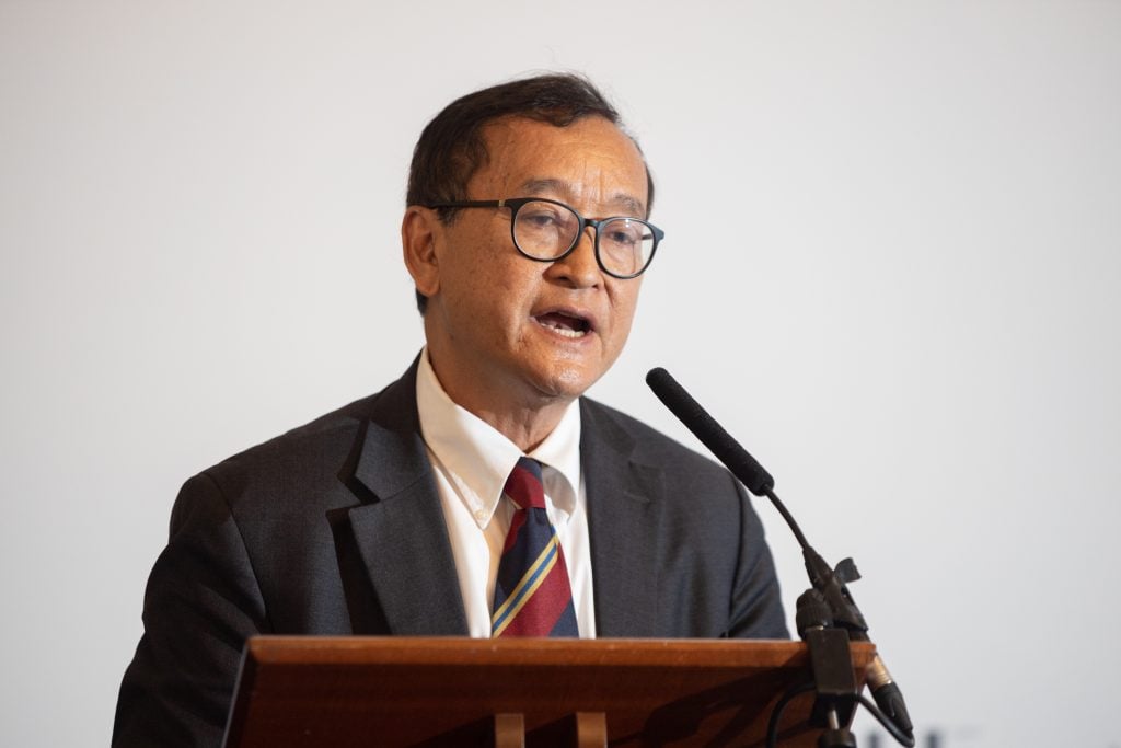 Cambogia, il colpo di teatro di Sam Rainsy, il principale oppositore in esilio