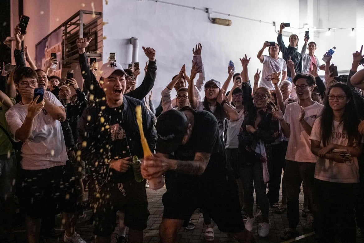Hong Kong, alle elezioni locali netta vittoria anti-governativa