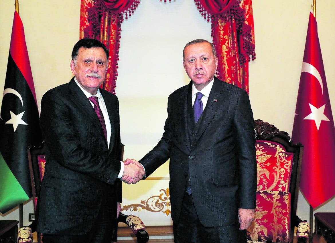 Sarraj avvera il sogno ottomano di Erdogan: sì alle truppe turche a Tripoli