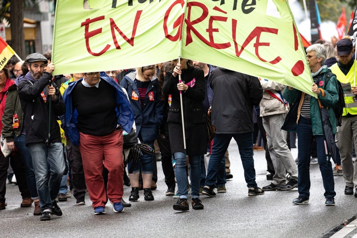 La Francia va allo sciopero, test per Macron e i sindacati