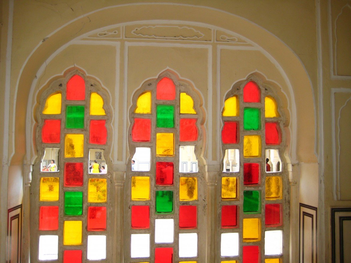 Dario Borso, viaggio longitudinale in un’India di vetri colorati