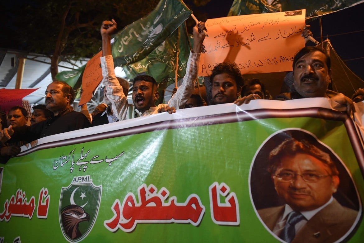Pakistan, pena capitale per l’ex presidente Musharraf