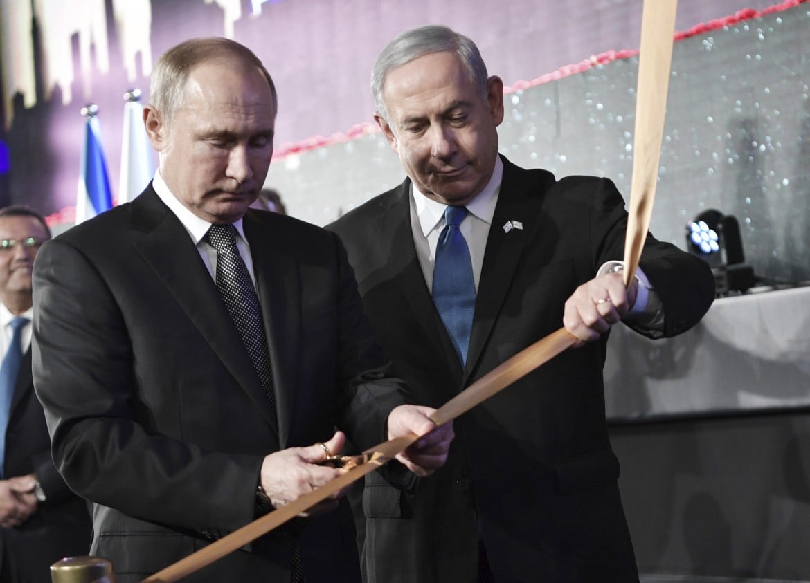 Dall’Olocausto a Tehran Netanyahu si prende il Forum