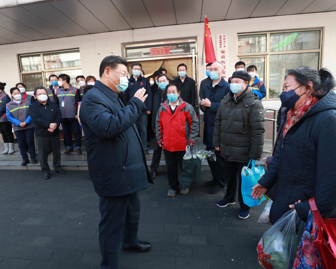 Xi Jinping in mascherina: «La situazione resta grave»
