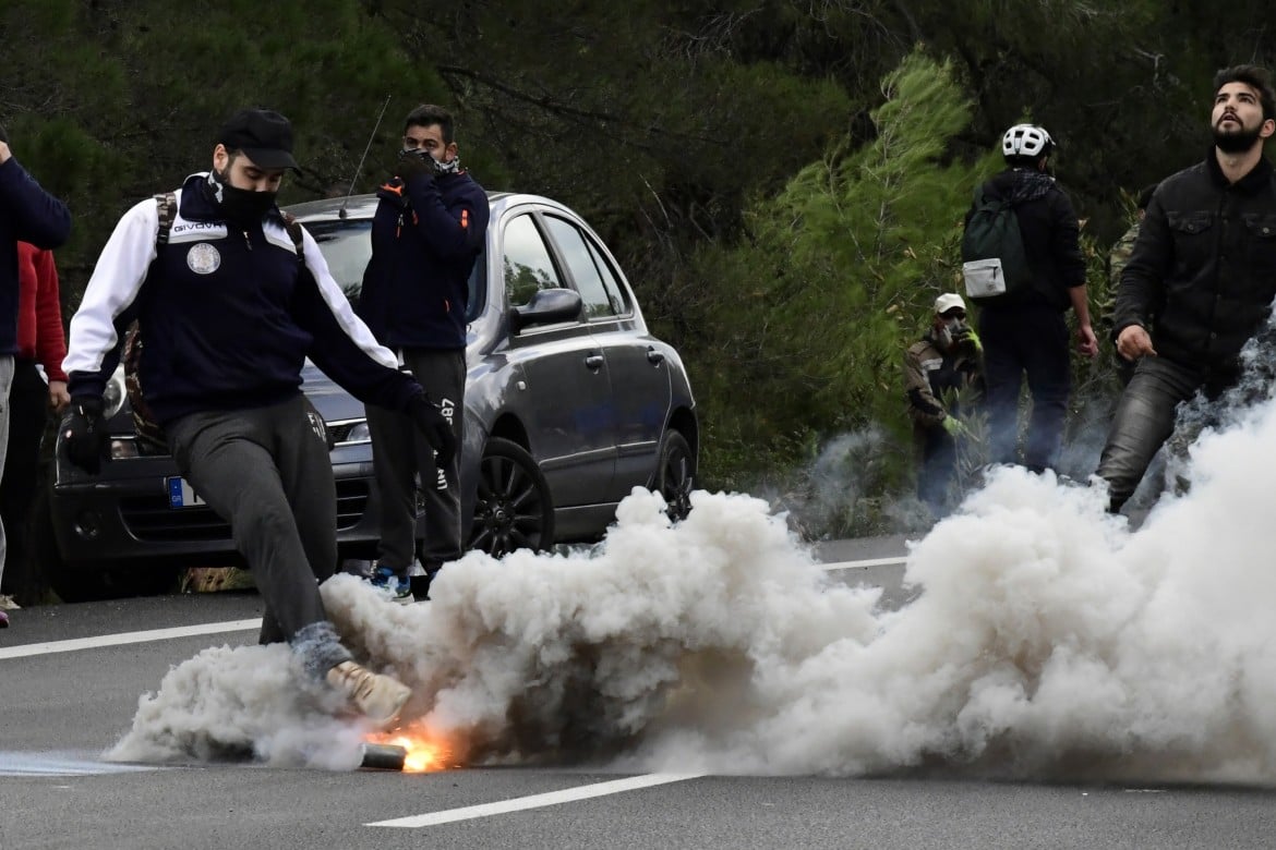 Grecia, è caos sulle isole. «No ai centri per migranti»
