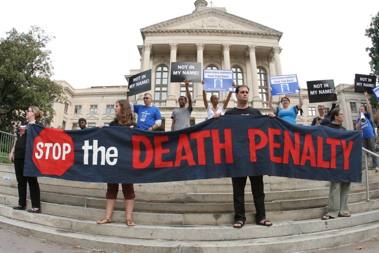 Il Colorado stanco delle stragi abolisce la pena capitale