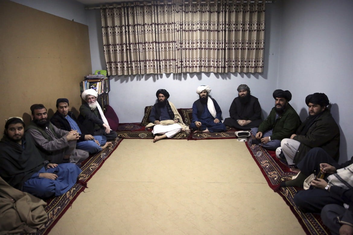 Ghani inizia a liberare talebani per archiviare il governo ombra