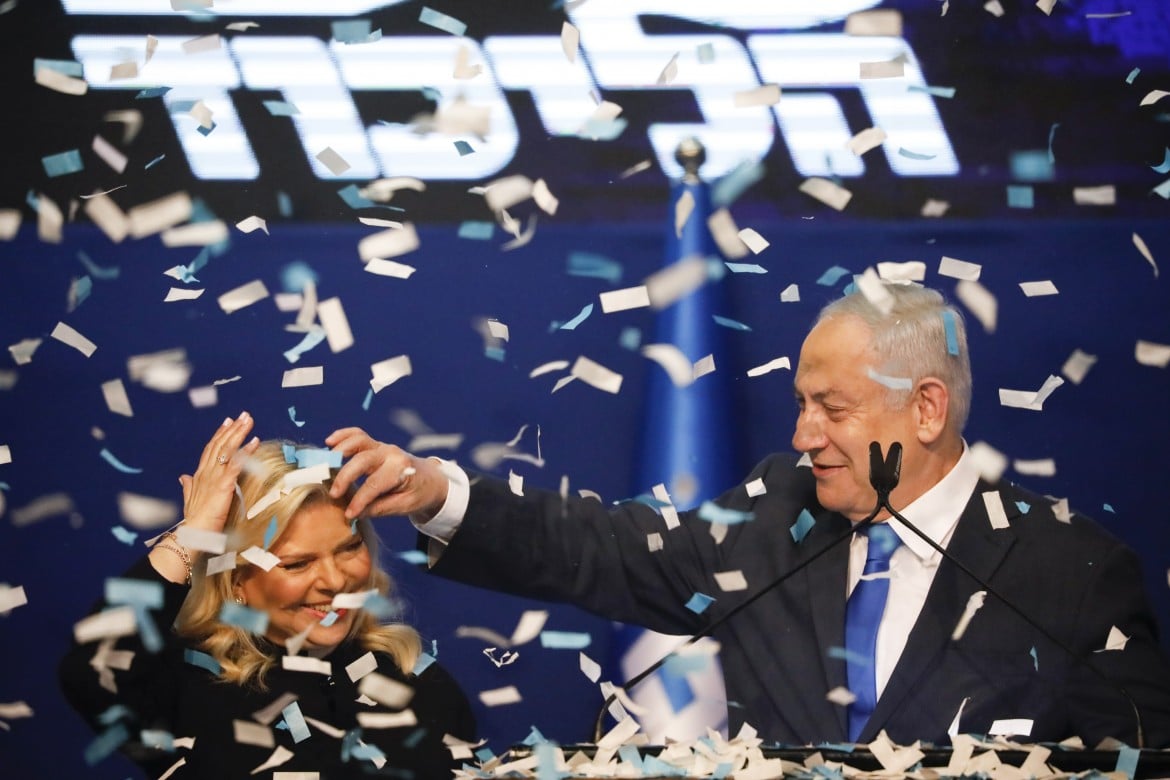 Netanyahu a caccia di «disertori» per la maggioranza di destra