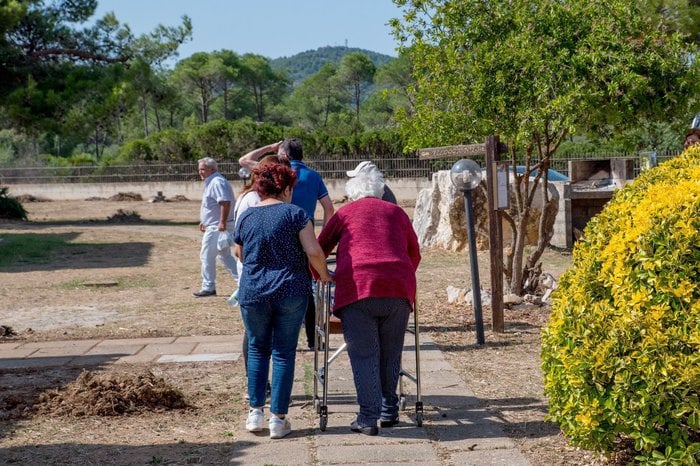 Rsa, la Toscana si prende in carico anziani e disabili
