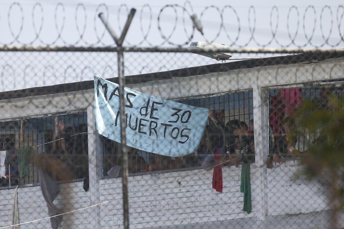 Le carceri protestano via Whatsapp: «Abbiamo diritto a una vita degna»