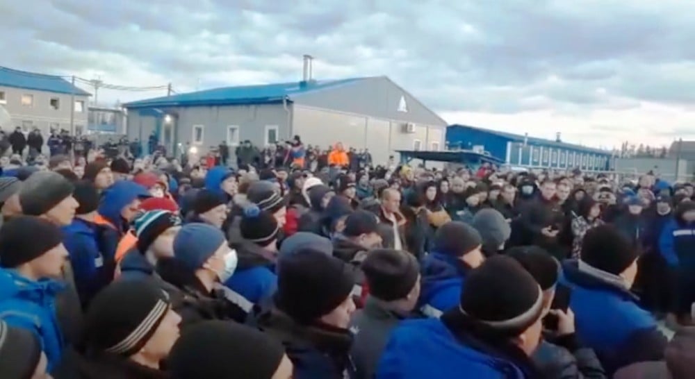 Senza mascherine né ospedali, gli operai di Gazprom in sciopero