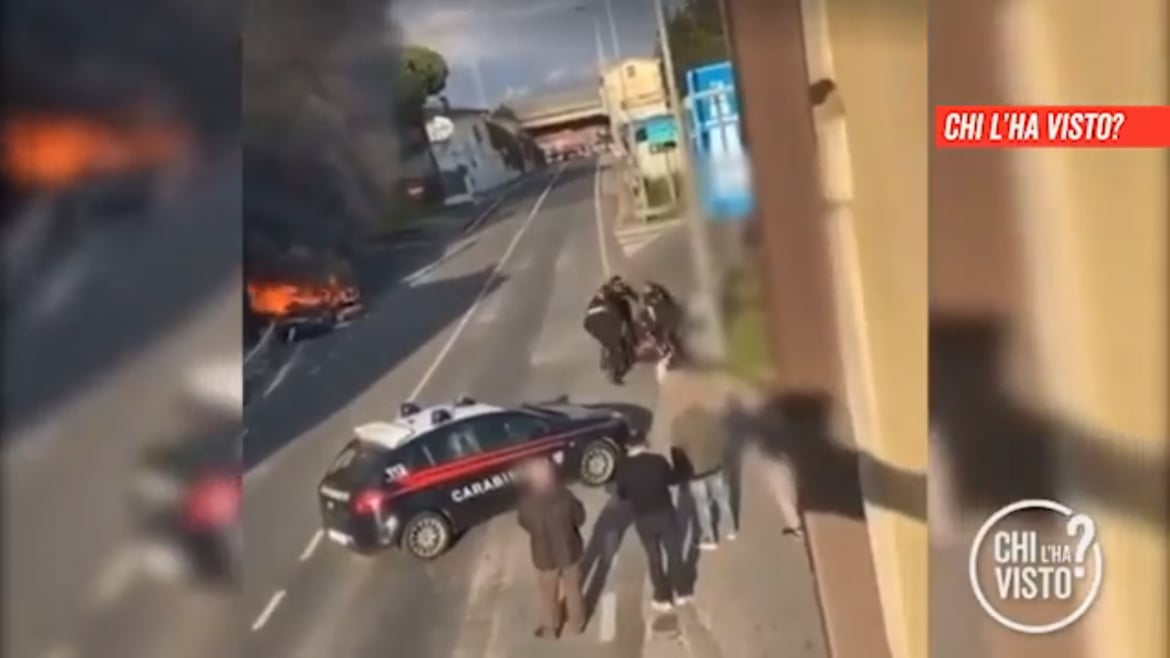 Carabinieri in video: pestaggio di gruppo su un uomo fermato