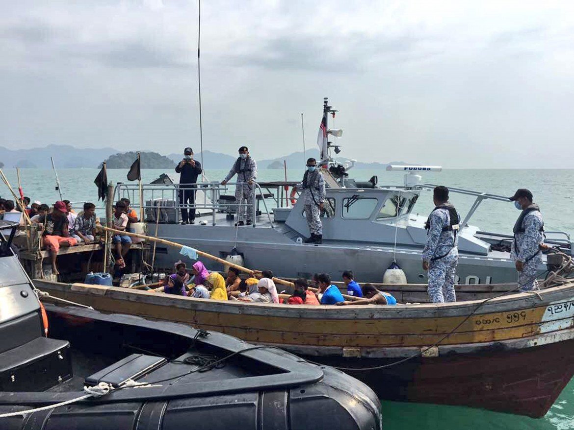 Rohingya alla deriva, Dacca li confina nell’isola-fluttuante