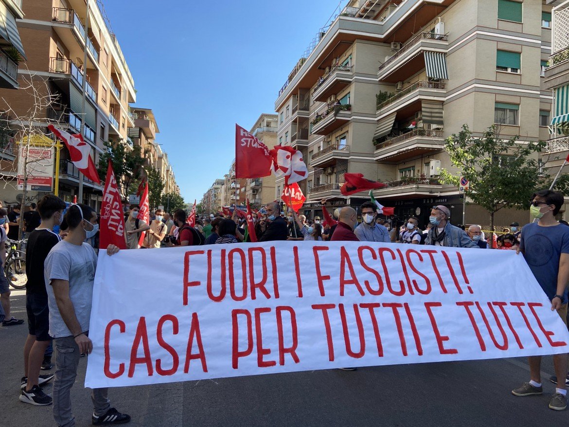 Ostia, la piazza dell’Anpi: «Mettere fine a questo scempio neofascista»