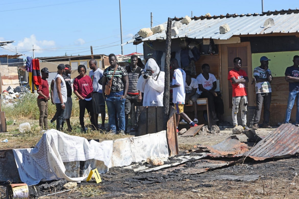 Puglia, migrante muore bruciato nella sua baracca