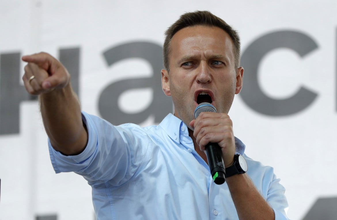 Navalny è in coma. Per il suo staff è stato avvelenato