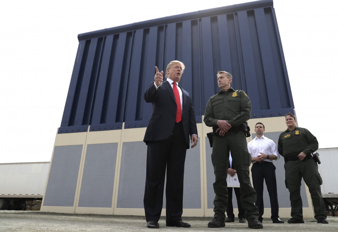 Dai giudici doppio schiaffo per Trump su migranti e muro