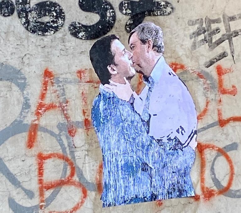 Il “fraterno bacio” arriva in Liguria