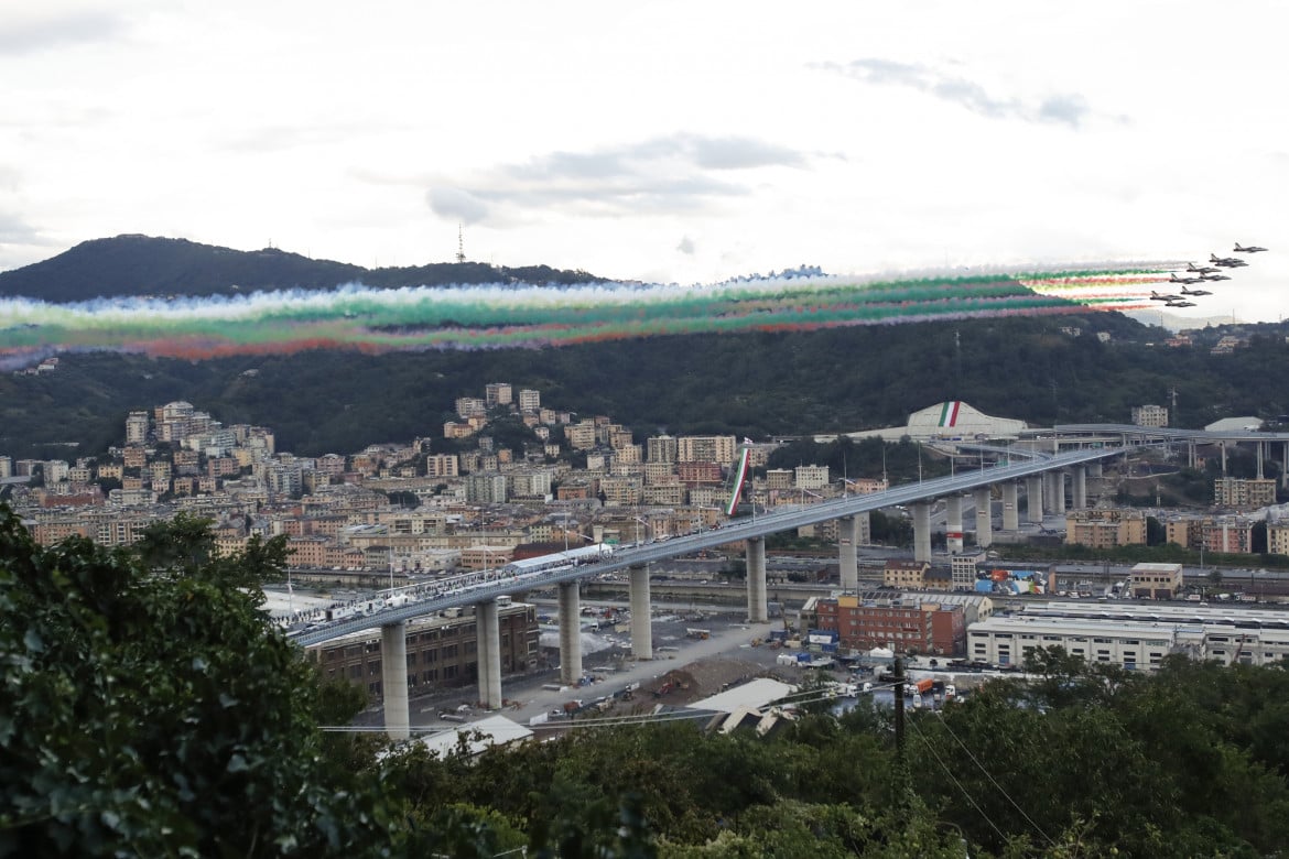 Inaugurato il nuovo ponte, ma per Genova non è festa