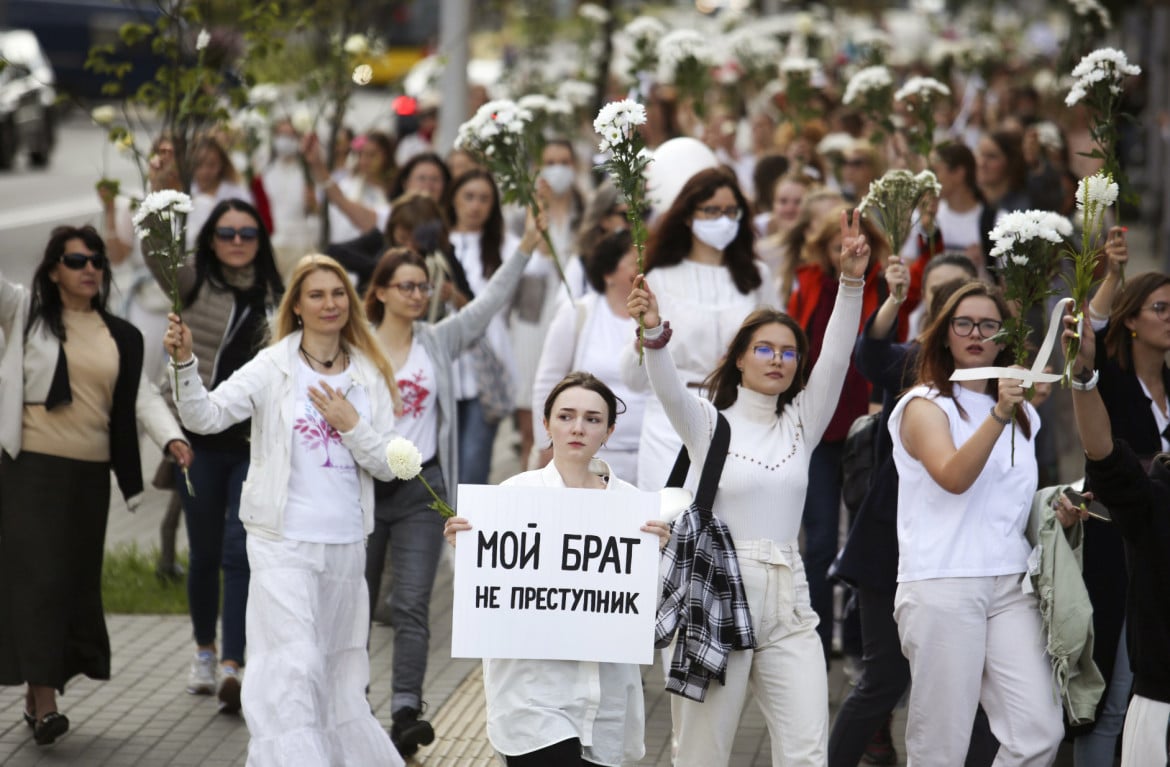 Operai, medici, giornalisti: la Bielorussia è in sciopero