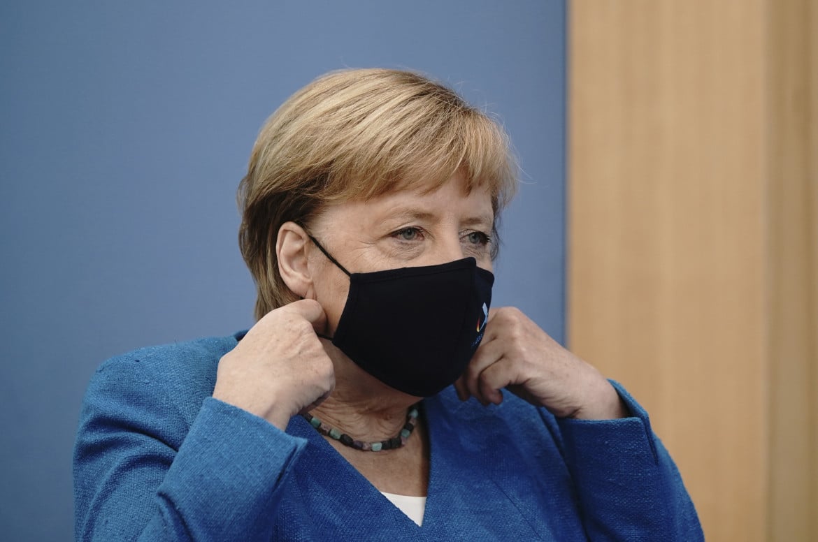Germania verso il lockdown duro, divieti ovunque per i «no mask»