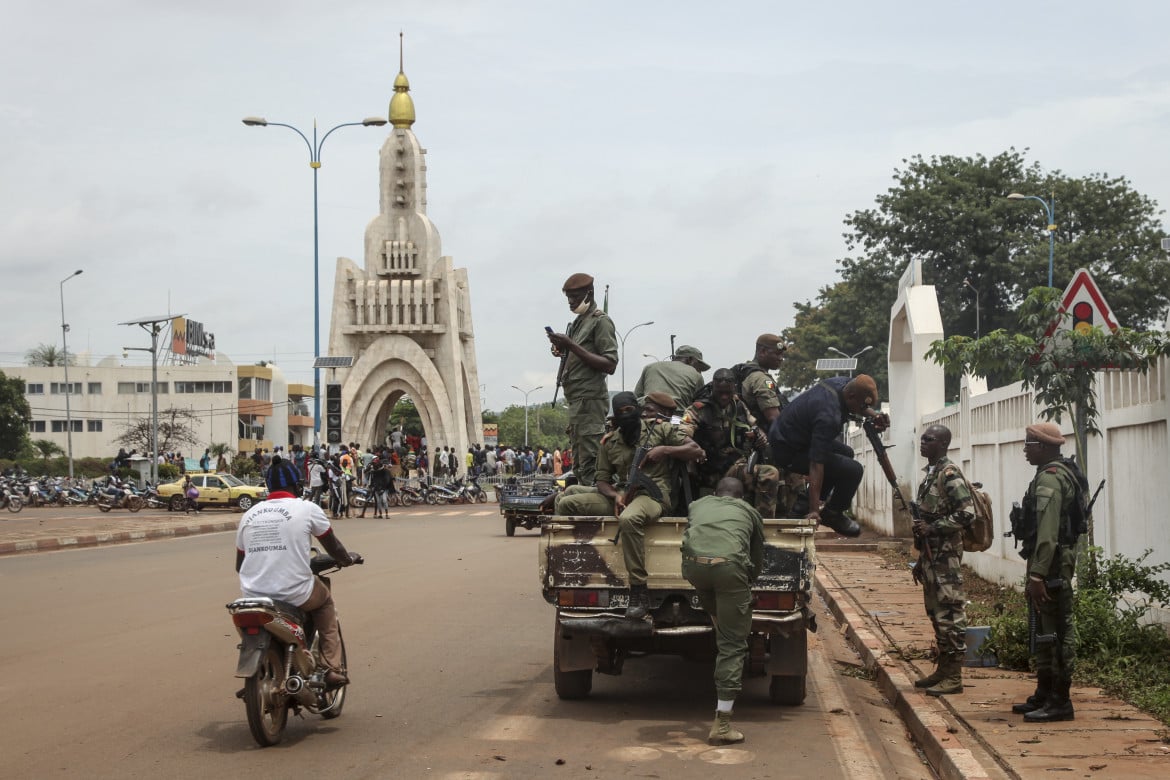 Mali, parlano i militari golpisti: «Transizione ed elezioni»