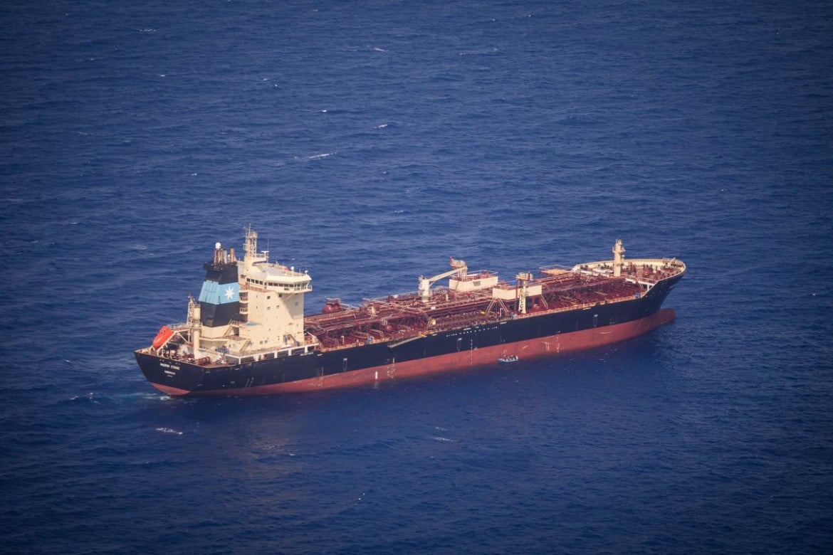 La nave Etienne chiede aiuto: «Situazione disperata, autorità facciano loro dovere»