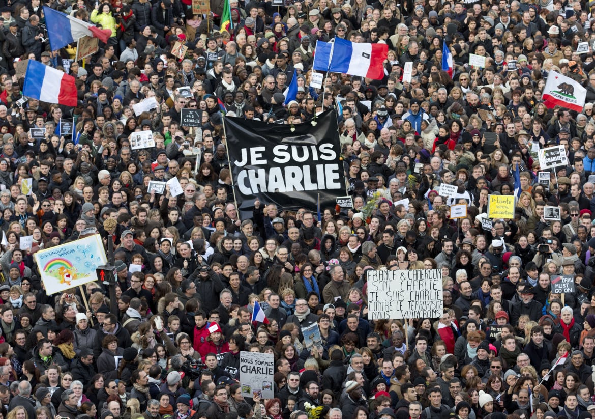 La Francia riavvolge il nastro dell’orrore