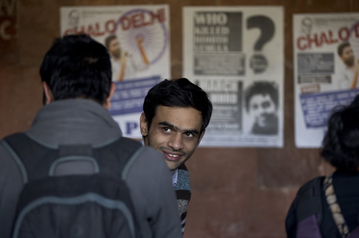 Gli scontri di New Delhi li pagano le vittime: in cella l’attivista Khalid