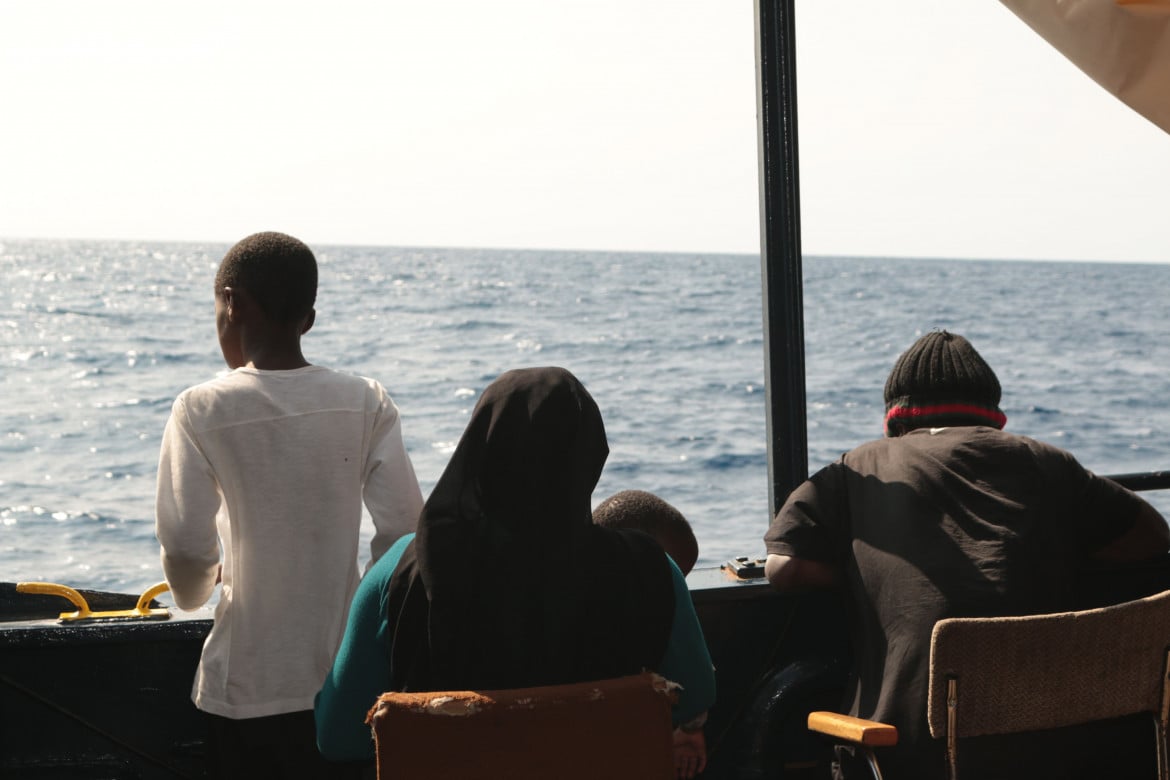Porti chiusi, la nave Alan Kurdi si dirige verso Marsiglia