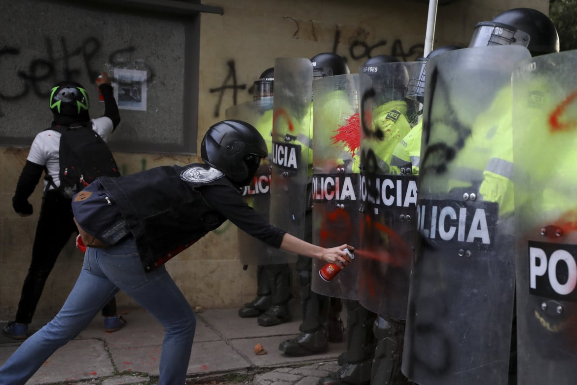 Proteste a Bogotà contro le violenze della polizia. @lapresse