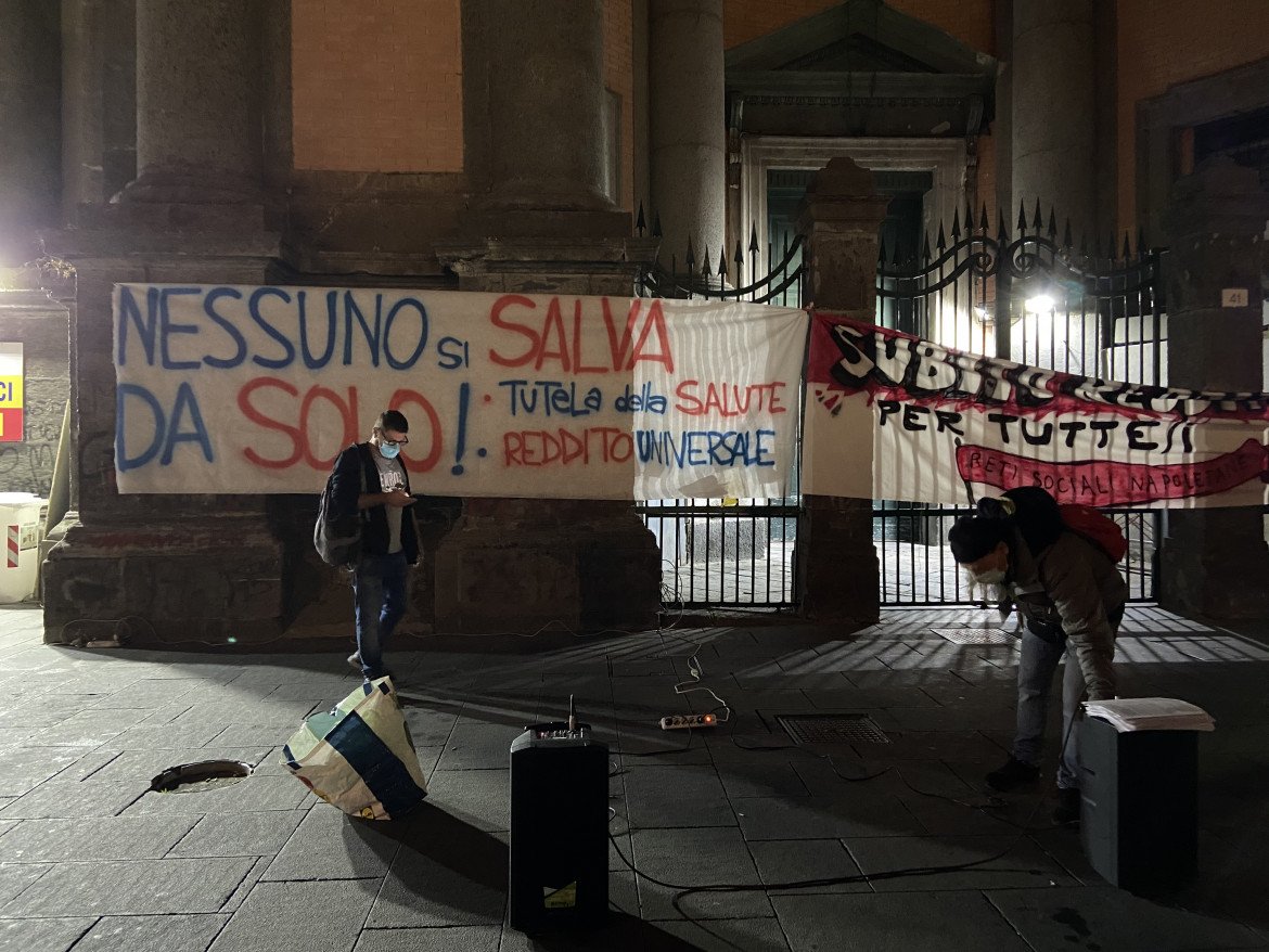 Napoli in corteo rivendica: «Tu ci chiudi, tu ci paghi»
