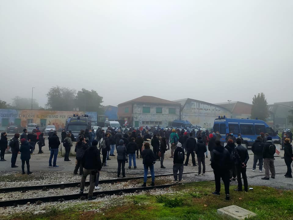 Venezia, operazione di polizia contro il centro sociale Rivolta. Gli attivisti: «È una ritorsione»