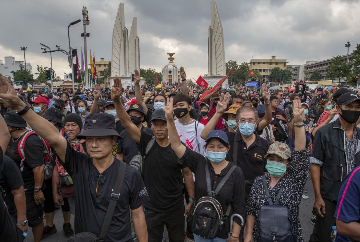 Thailandia, migliaia in piazza: la prova di forza è riuscita