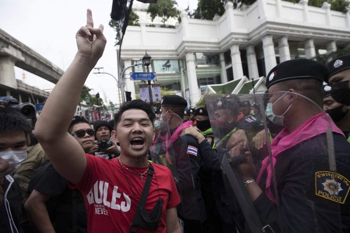 Thailandia, Prayut fa sfogare la protesta e poi ne arresta i leader